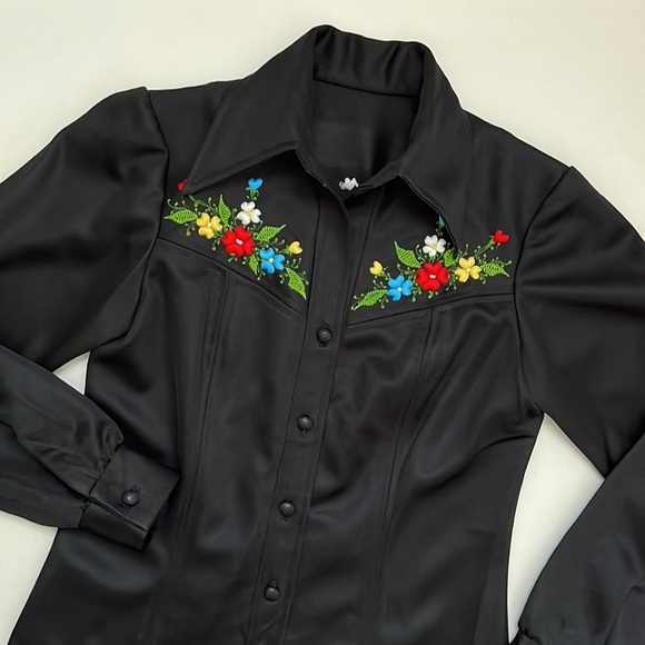 70s Vintage Western Floral Embroidered Dagger Collar Button Down Top Black - Picture 1 of 14